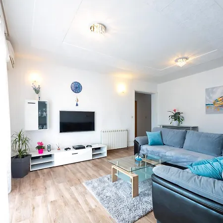 With 3 Bedrooms&jacuzzi On Rooftop Trogir