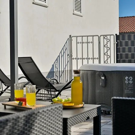 公寓 Luxury With Garden Jacuzzi And Wellness