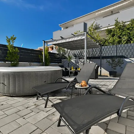 Apartamento Luxury With Garden Jacuzzi And Wellness