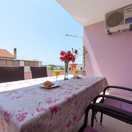 Luxury With Garden Jacuzzi And Wellness Διαμέρισμα Τρογκίρ