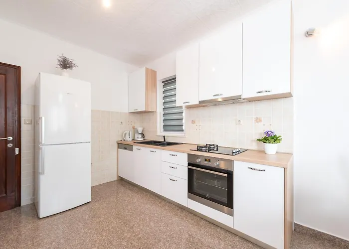 Luxury With Garden Jacuzzi And Wellness Τρογκίρ