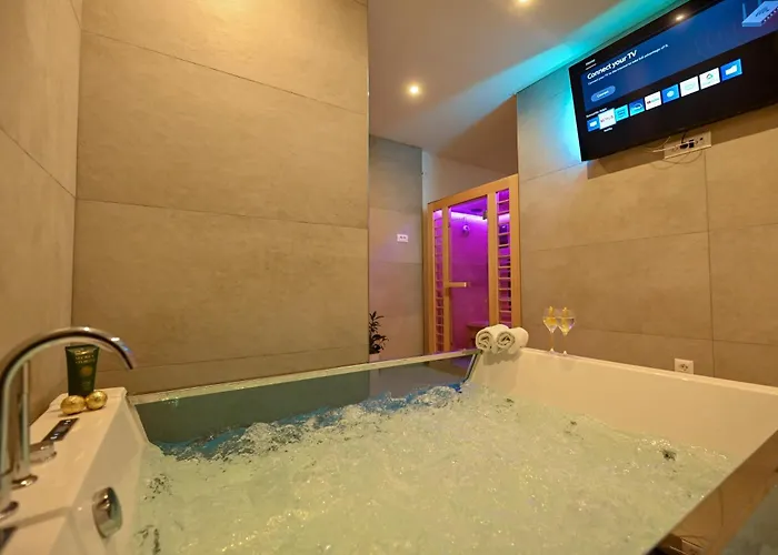 Luxury With Garden Jacuzzi And Wellness 特罗吉尔