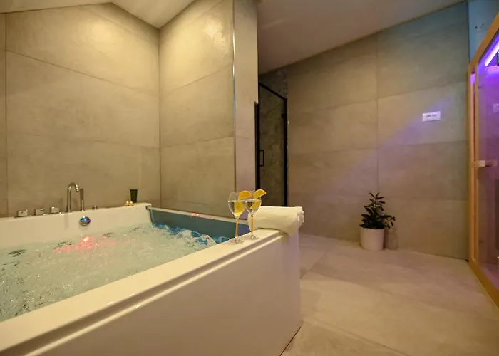 Luxury With Garden Jacuzzi And Wellness