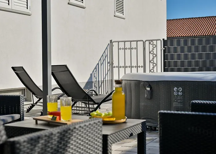 公寓 Luxury With Garden Jacuzzi And Wellness
