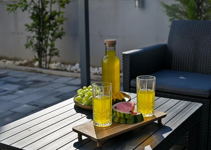 Luxury With Garden Jacuzzi And Wellness 公寓 *