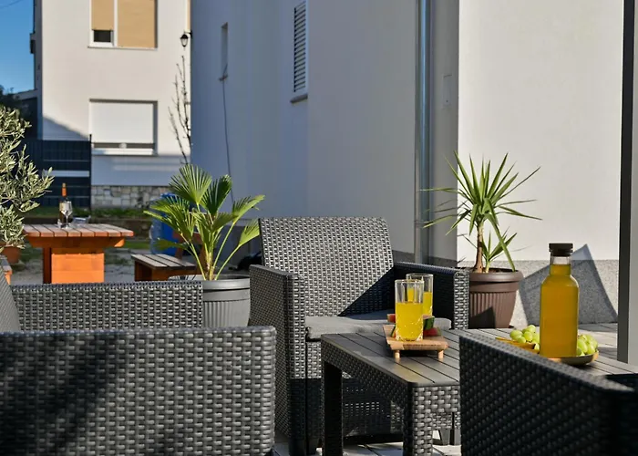 Διαμέρισμα Luxury With Garden Jacuzzi And Wellness Τρογκίρ