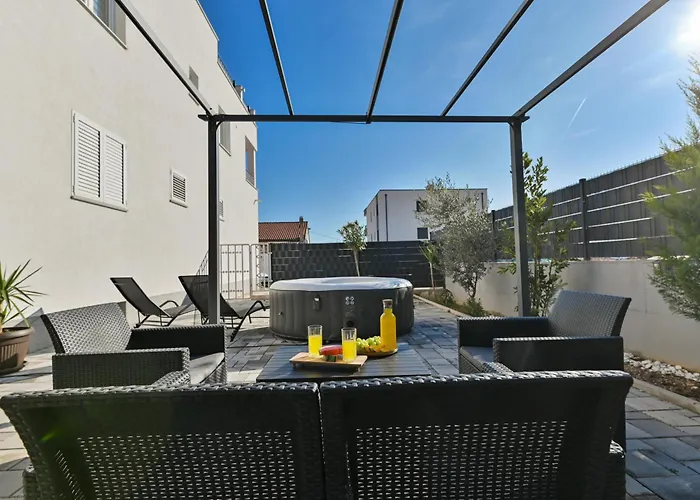Luxury With Garden Jacuzzi And Wellness 公寓