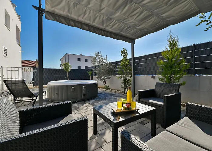 Luxury With Garden Jacuzzi And Wellness *