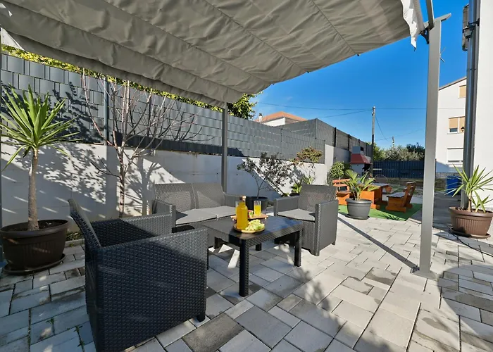 Luxury With Garden Jacuzzi And Wellness