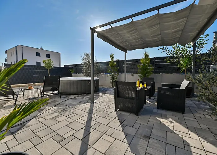 Διαμέρισμα Luxury With Garden Jacuzzi And Wellness *