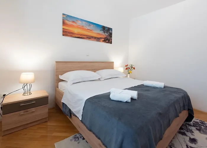 Luxury With Garden Jacuzzi And Wellness * Τρογκίρ