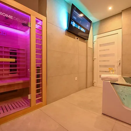 Luxury With Garden Jacuzzi And Wellness Апартаменти