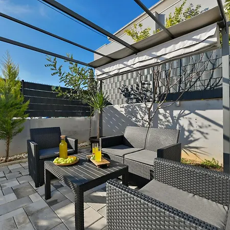 Luxury With Garden Jacuzzi And Wellness Трогір