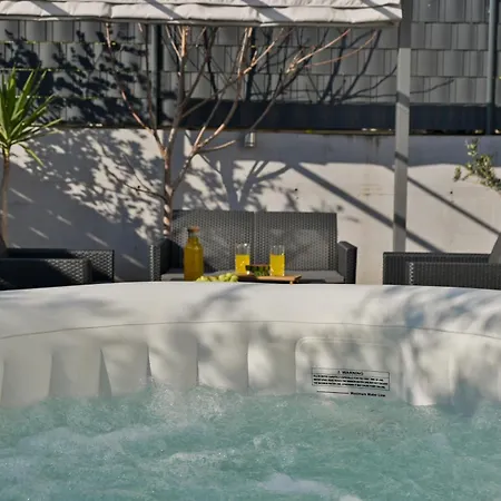 Luxury With Garden Jacuzzi And Wellness Апартаменти Трогір