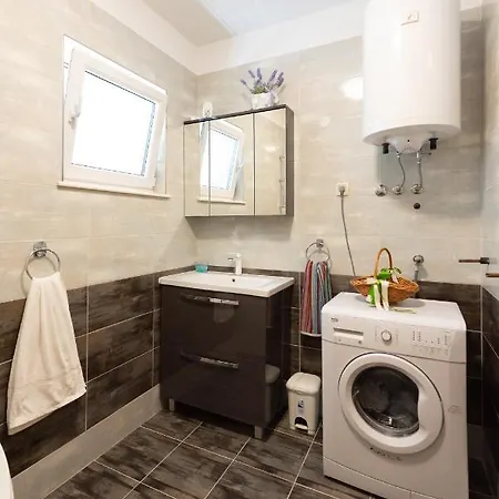 Luxury With Garden Jacuzzi And Wellness Apartament *