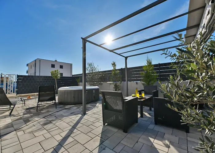 Luxury With Garden Jacuzzi And Wellness