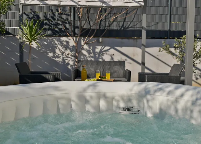 Luxury With Garden Jacuzzi And Wellness Appartement Trogir