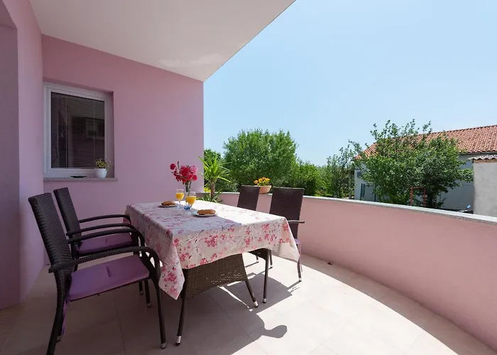 Luxury With Garden Jacuzzi And Wellness Appartement Trogir